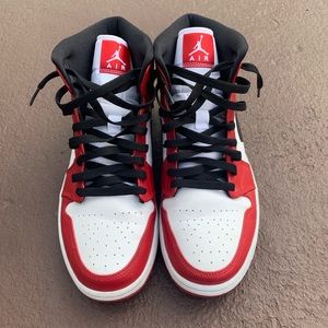 Jordan 1 Mid Chicago